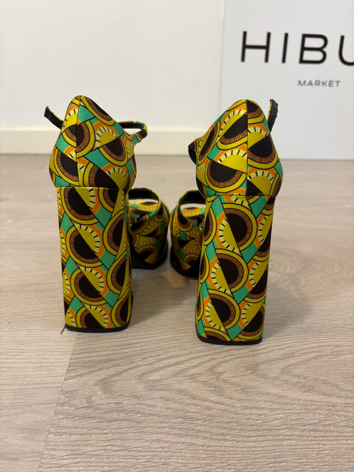 ZARA. Plataformas africanas