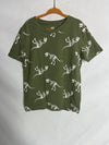 H&M. Camiseta verde dinosaurios. T 4-6 años