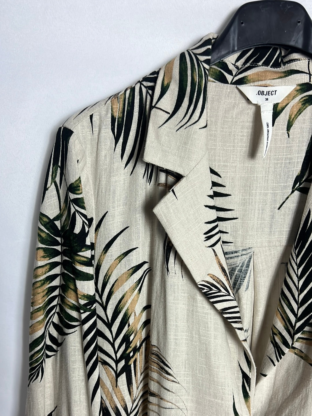 OBJECT. Blazer beige estampado hojas . T 38