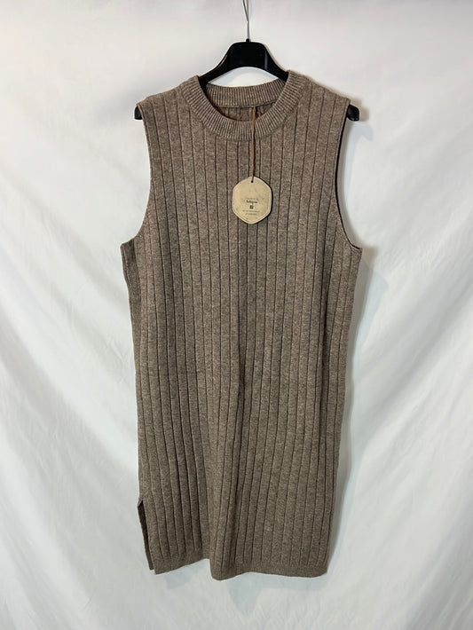 BE COOL. Taupe ribbed dress. TS