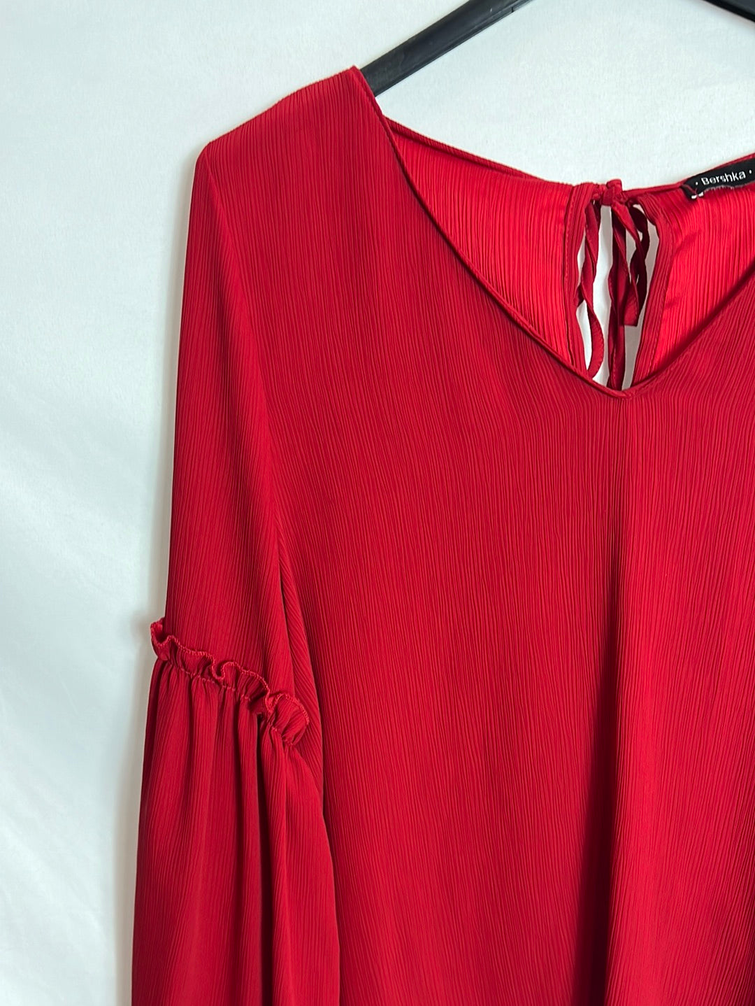 BERSHKA.Top rojo mangas volantes T.M