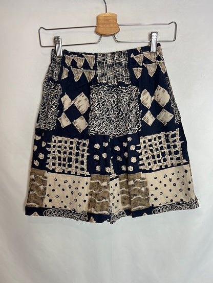 OTRAS. Pantalón corto azul estampado T.36