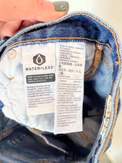 LEVI'S. Pantalón corto denim T.25(34/36)