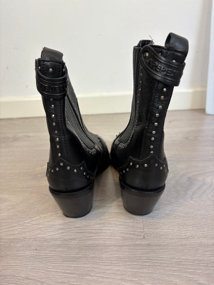 PEPE JEANS. Botines negros tachas