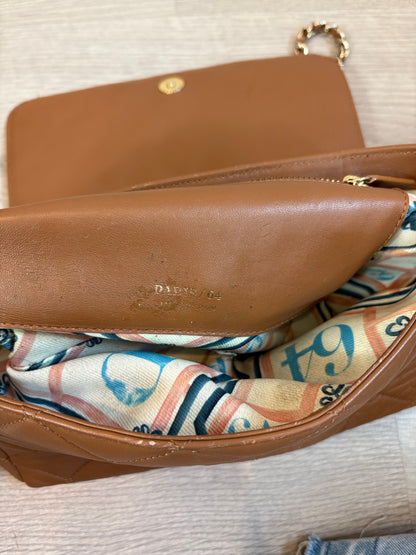 PARIS 64. Bolso piel camel asa larga