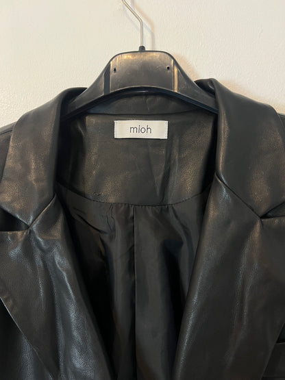MIOH. blazer negra efecto piel