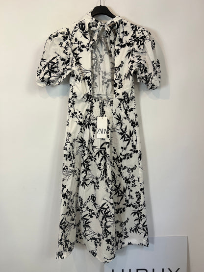 ZARA. Vestido blanco flores T.s