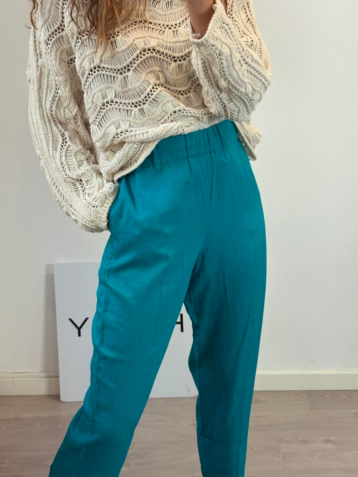 ZARA. Pantalón turquesa fluido