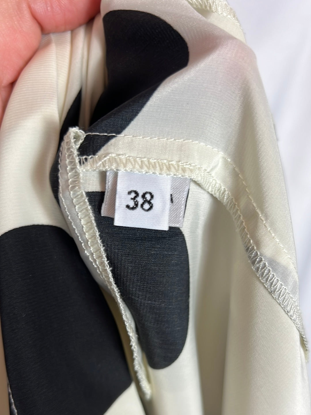 MARZIA GENESI. Total look skirt and silk blouse with polka dots. T 38/40