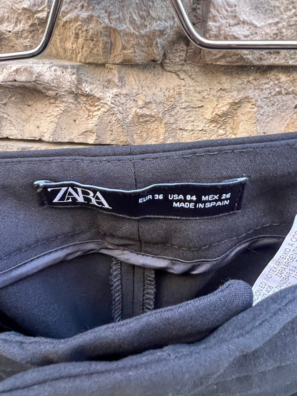 ZARA. Pantalón negro de vestir. T 36