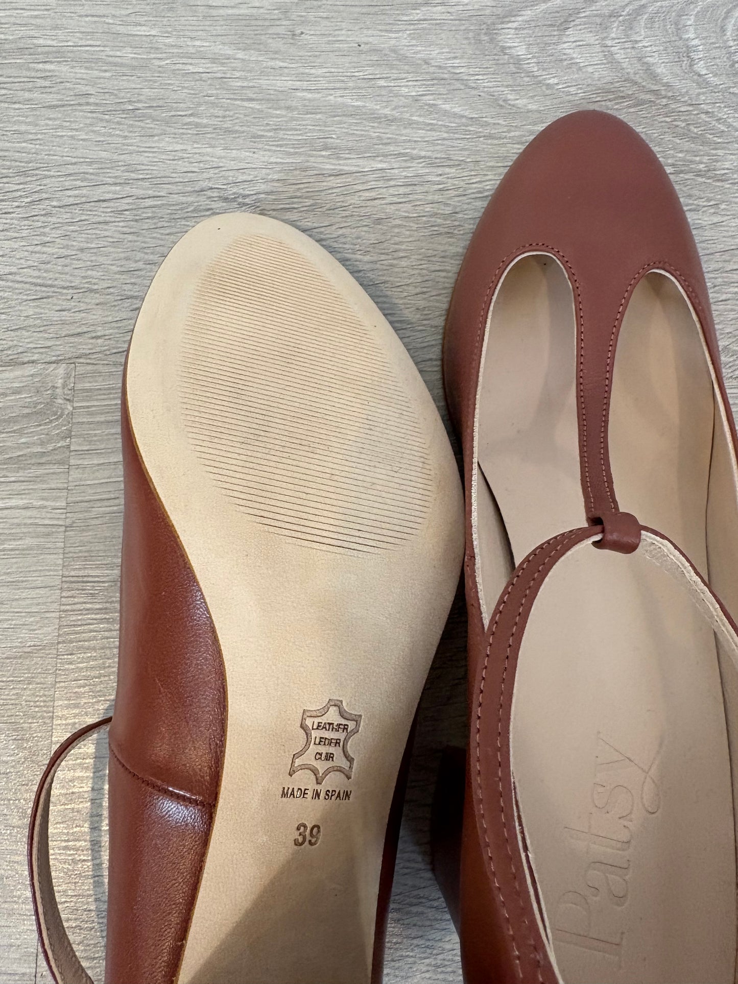 PATSY. Zapato Pía avellana. T 39