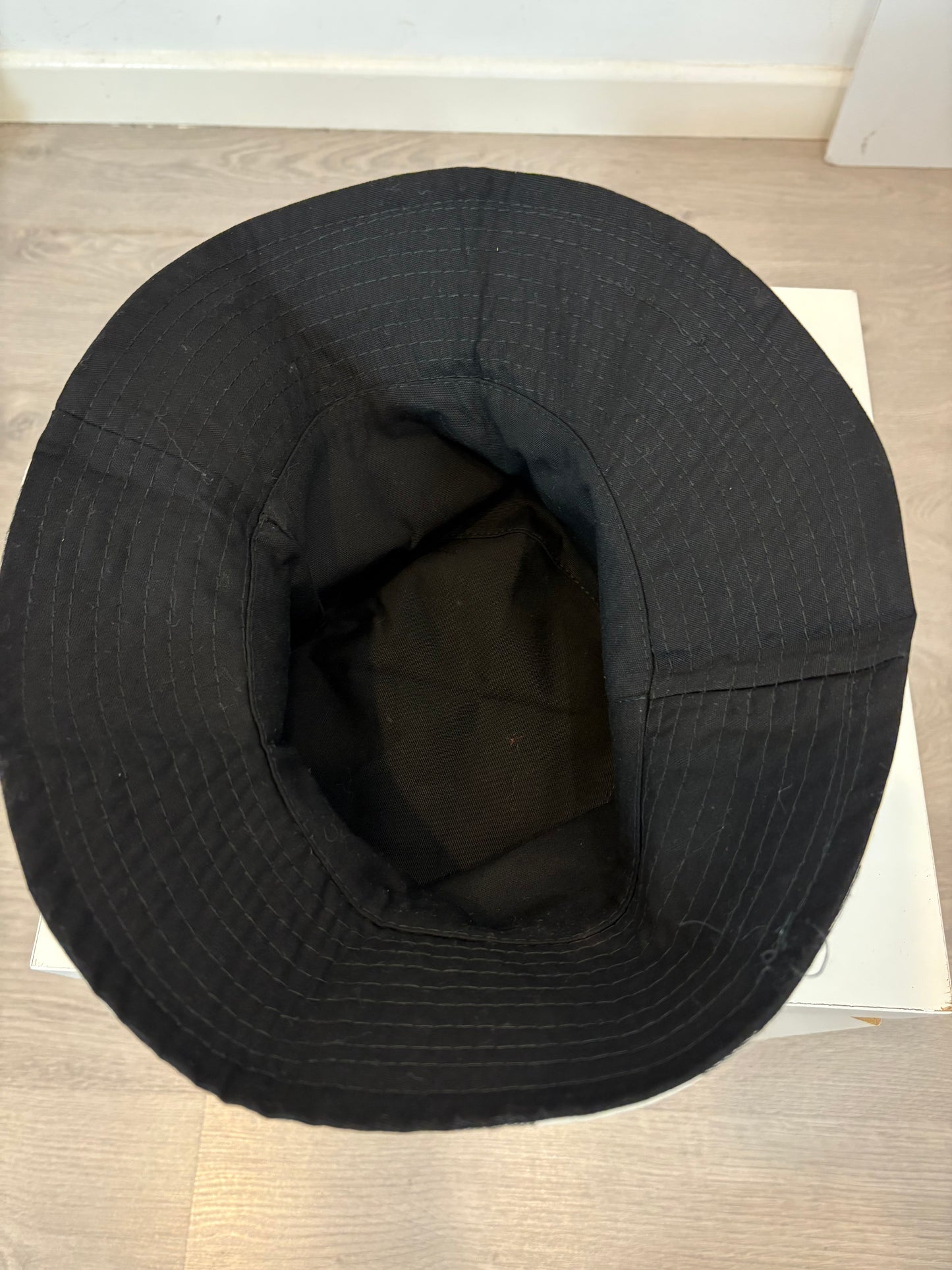 OTRAS. Bucket cuadros reversible