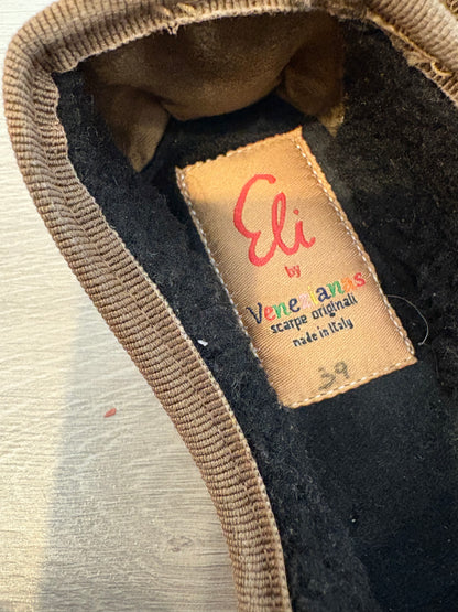 VENEZIANAS. Bailarina terciopelo caqui