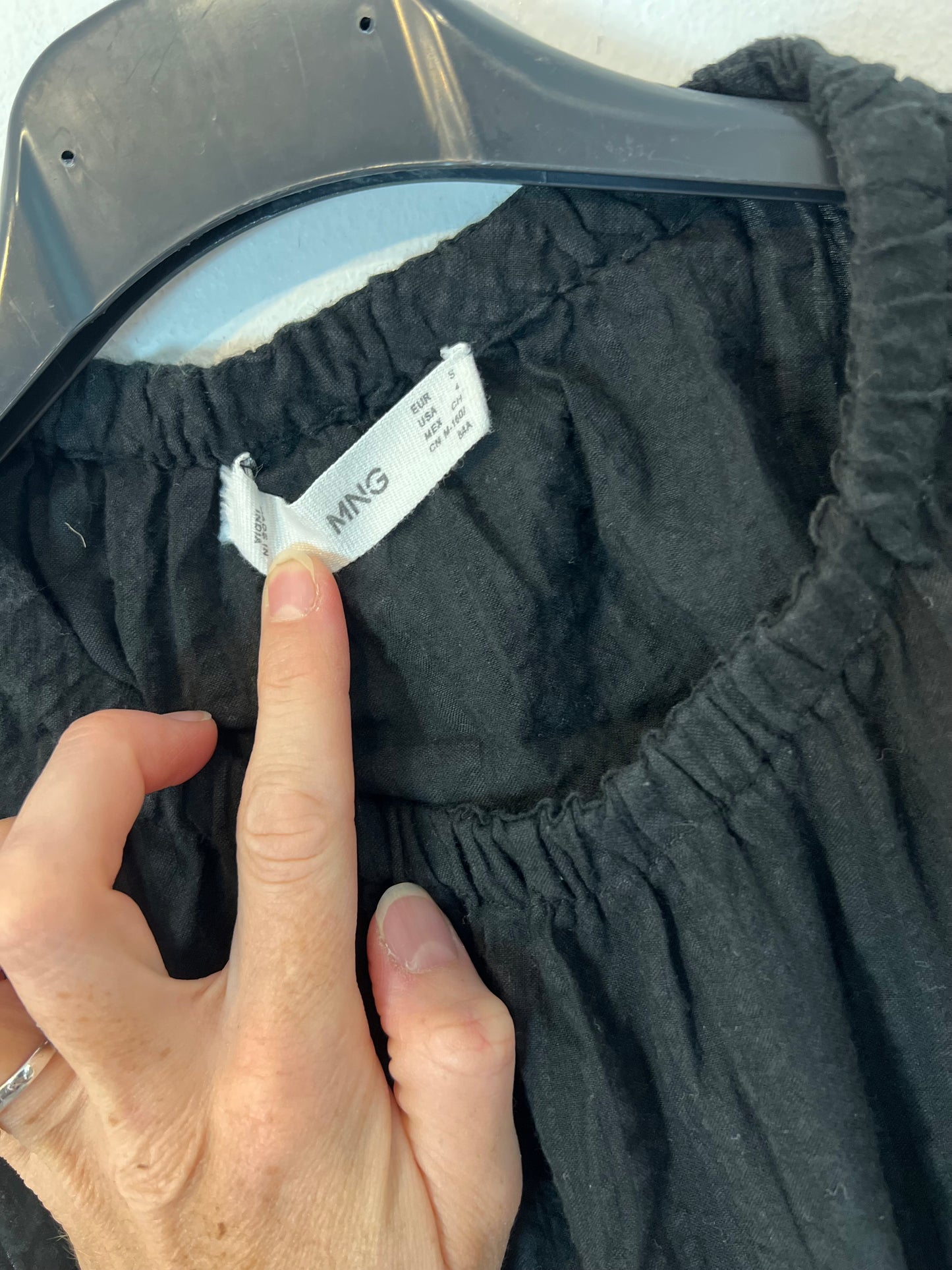 MANGO. Vestido negro espalda abierta T.s