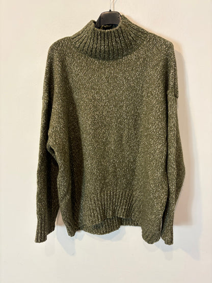 H&M. Jersey verde cuello alto