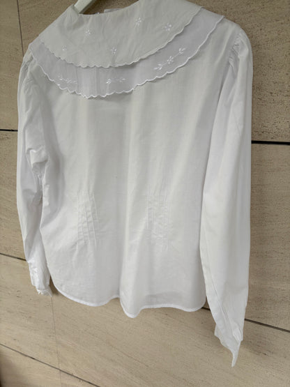 OTRAS. Blusa blanca encaje cuello