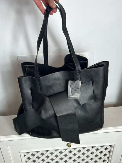 MANGO. Bolso shopper negro piel