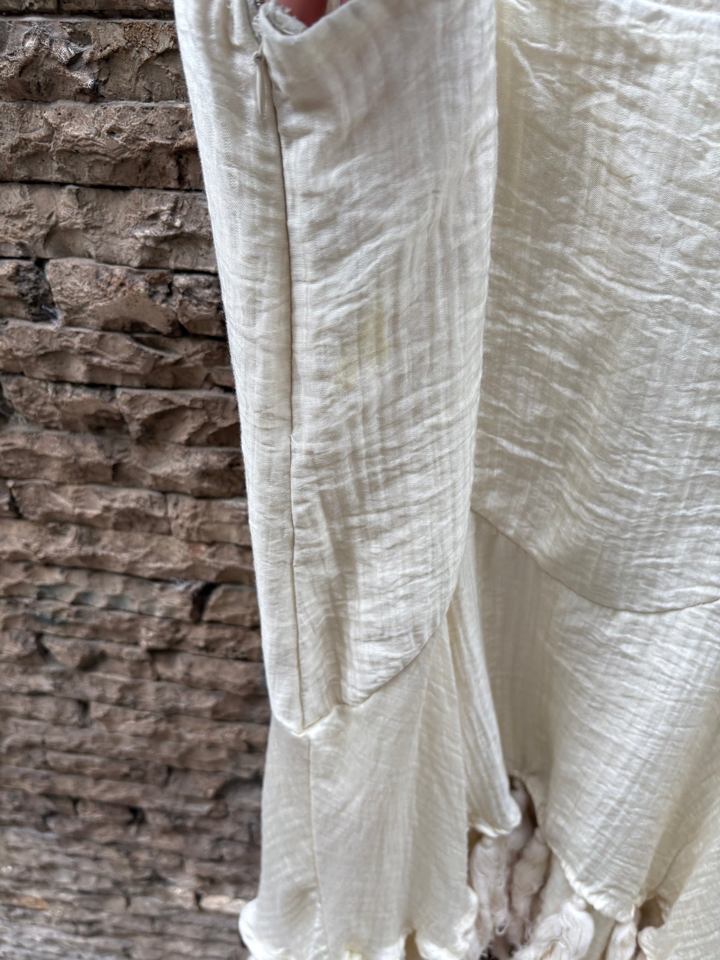 Vestido fluido de tirantes con borlas