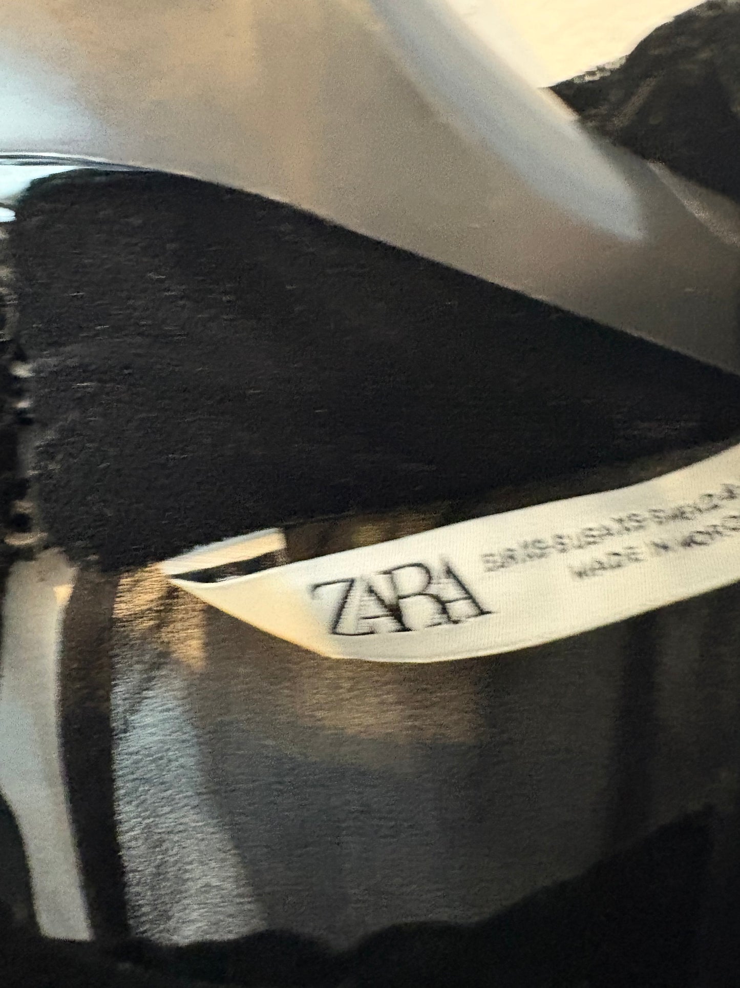 ZARA. Top/capa negro detalle en tercioelo