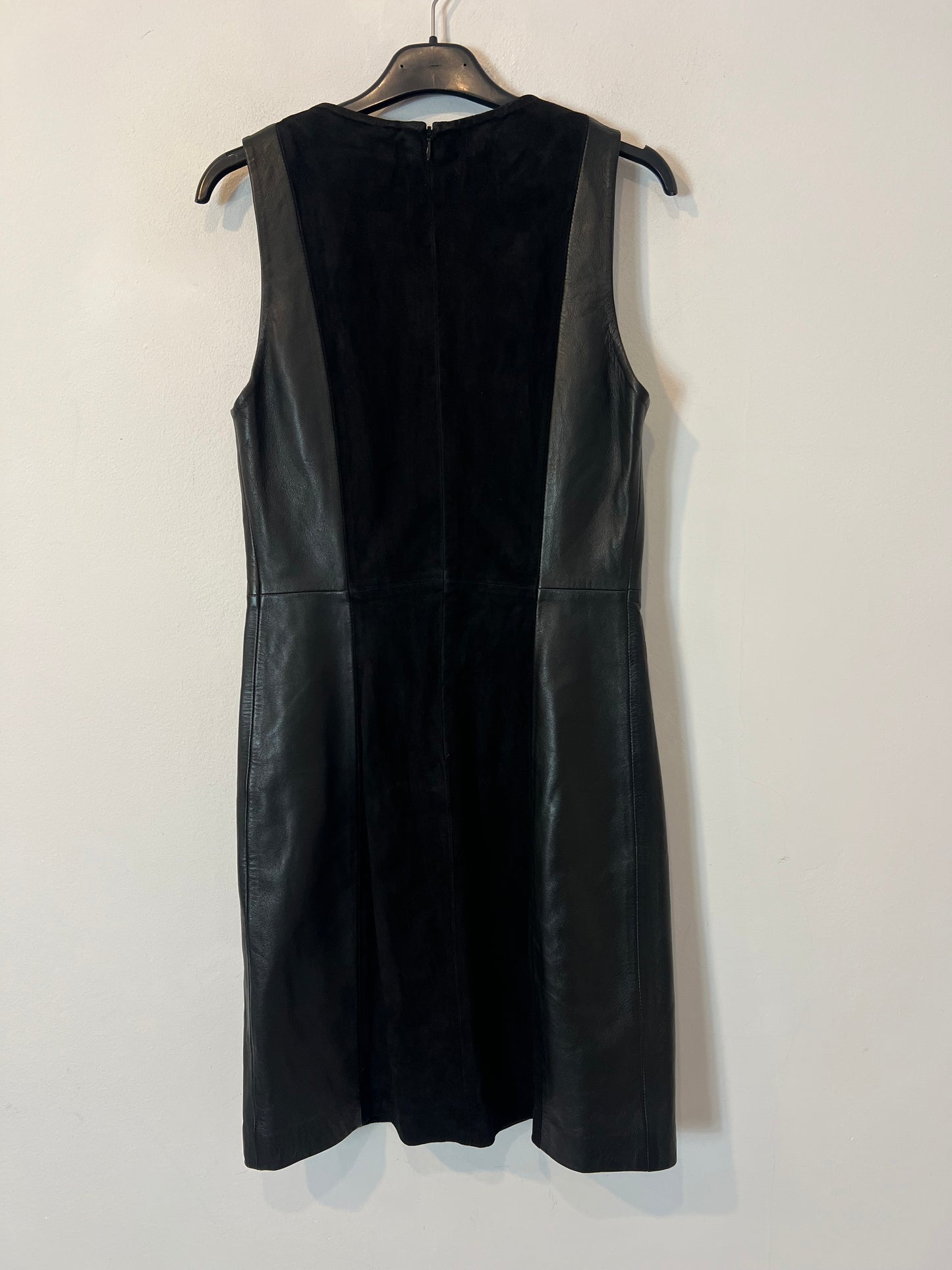 UTERQÜE. vestido negro piel