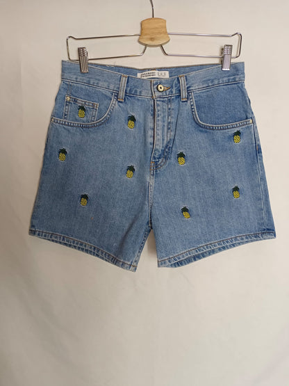 ZARA. Pantalón denim bordado piñas T.40