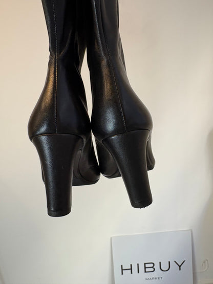 ZARA. Bota tacón piel soft en negro