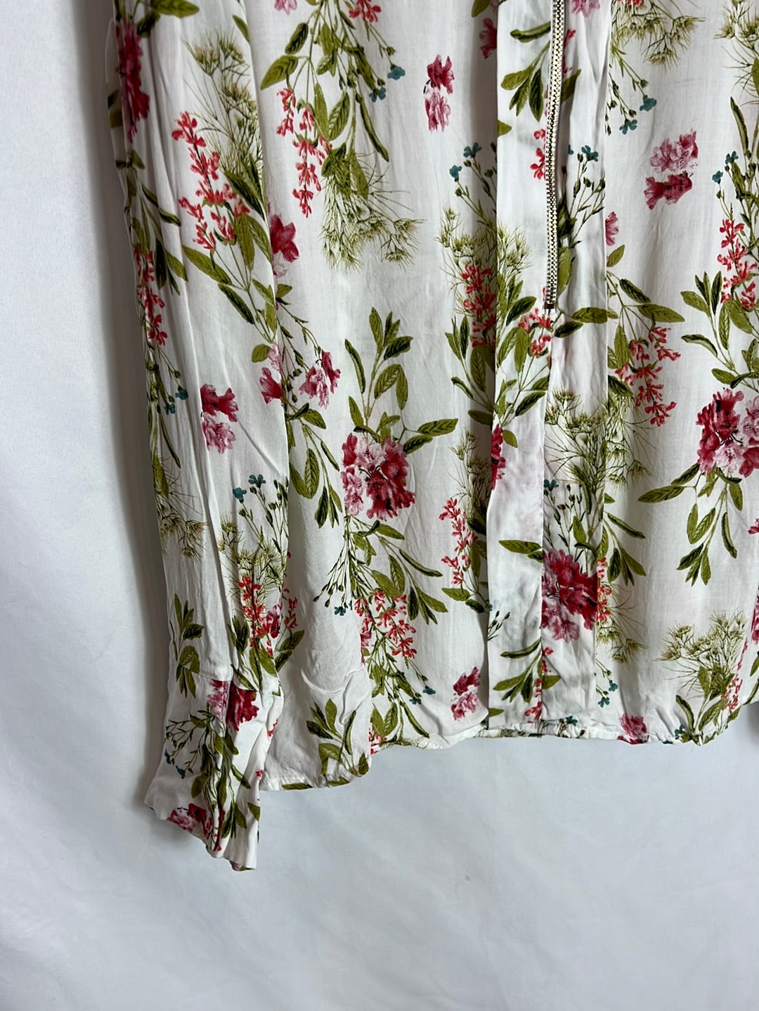 CORTEFIEL. Blusa flores cremallera. T S