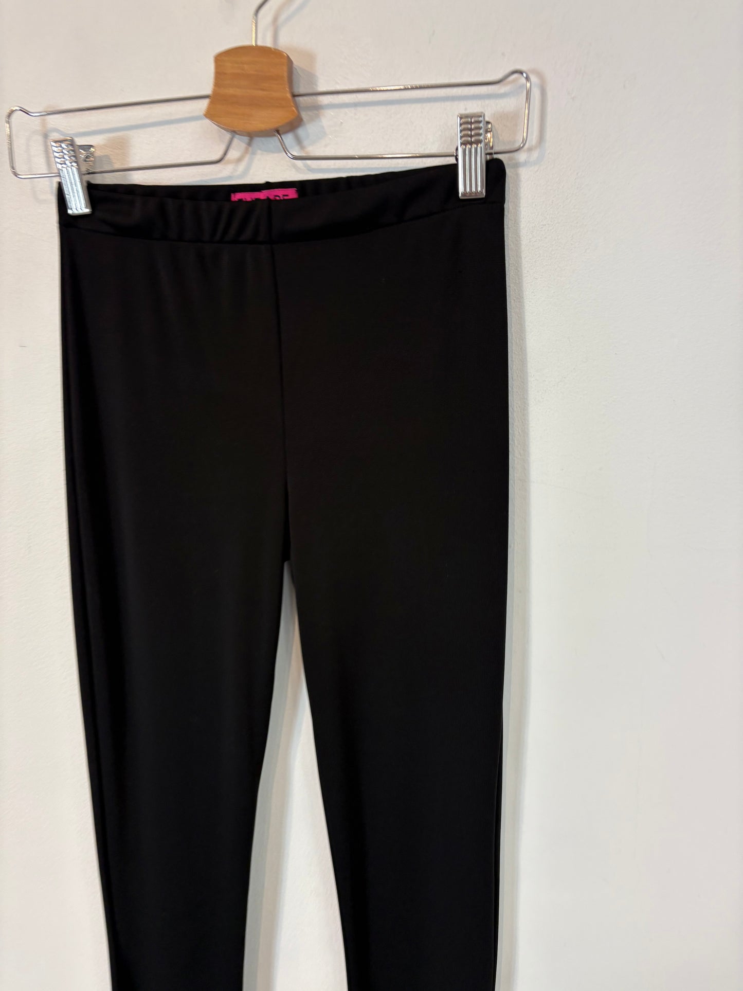 THE ARE. Pantalón elástico campana