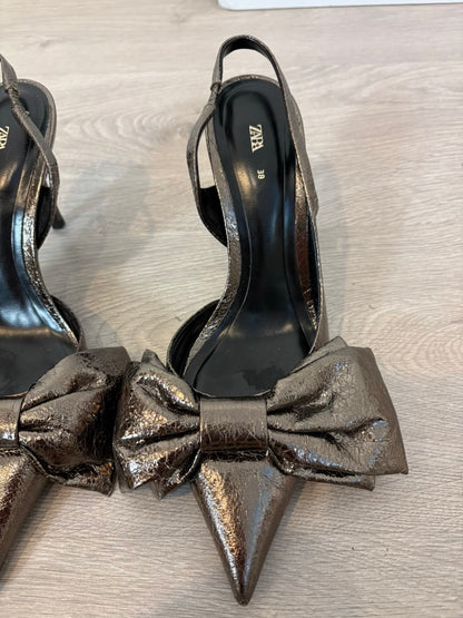 ZARA. Zapato tacón destalonado lazo. T 38