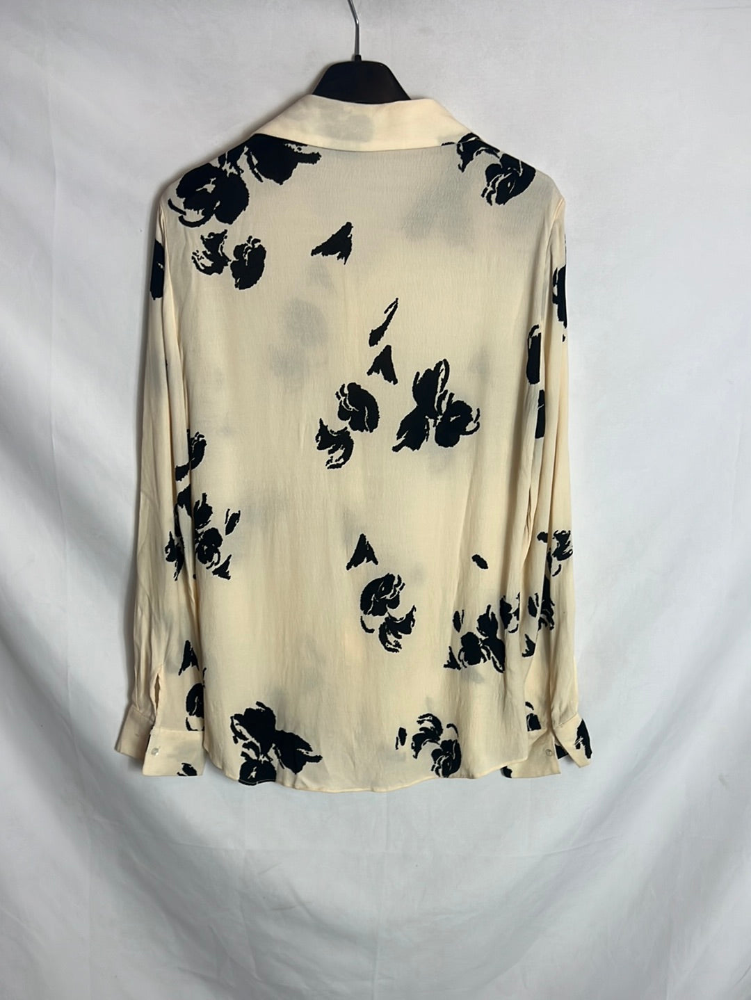 UTERQÜE. Blusa beige flores negras. T M