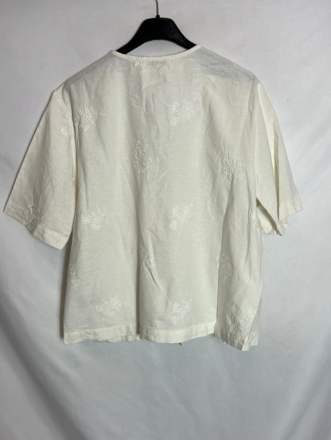 ZARA. Blusa manga corta bordados. T L