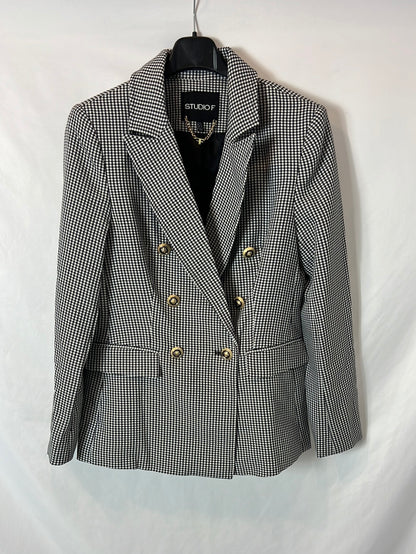 STUDIO F. Blazer pata de gallo botones dorados. T 36