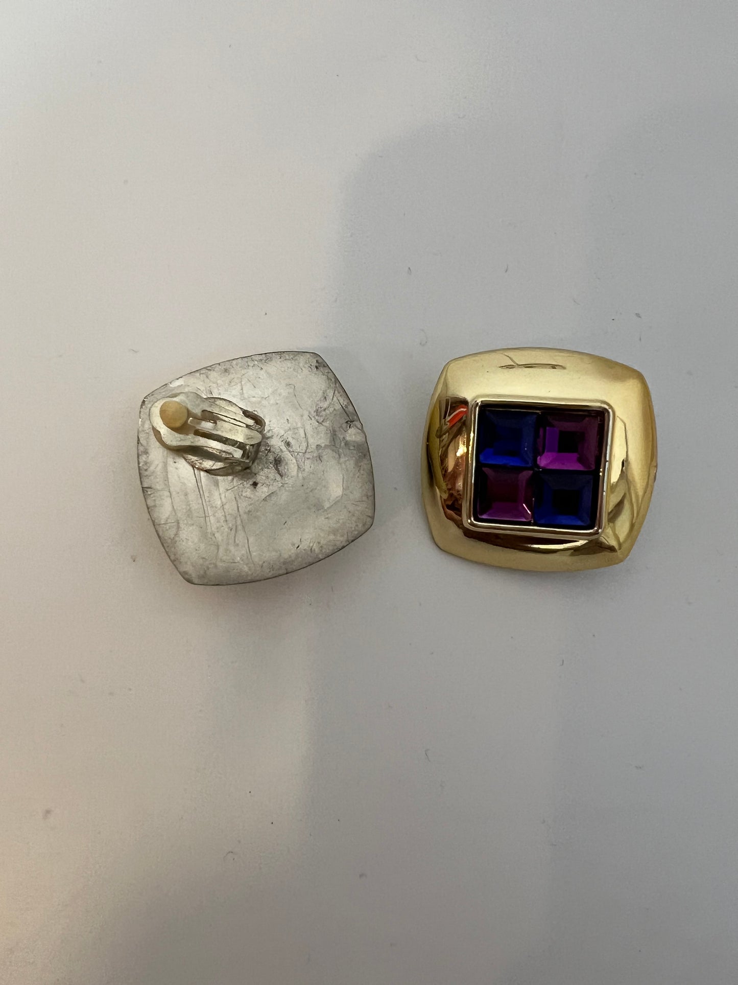 OTHERS. Two-tone square earring