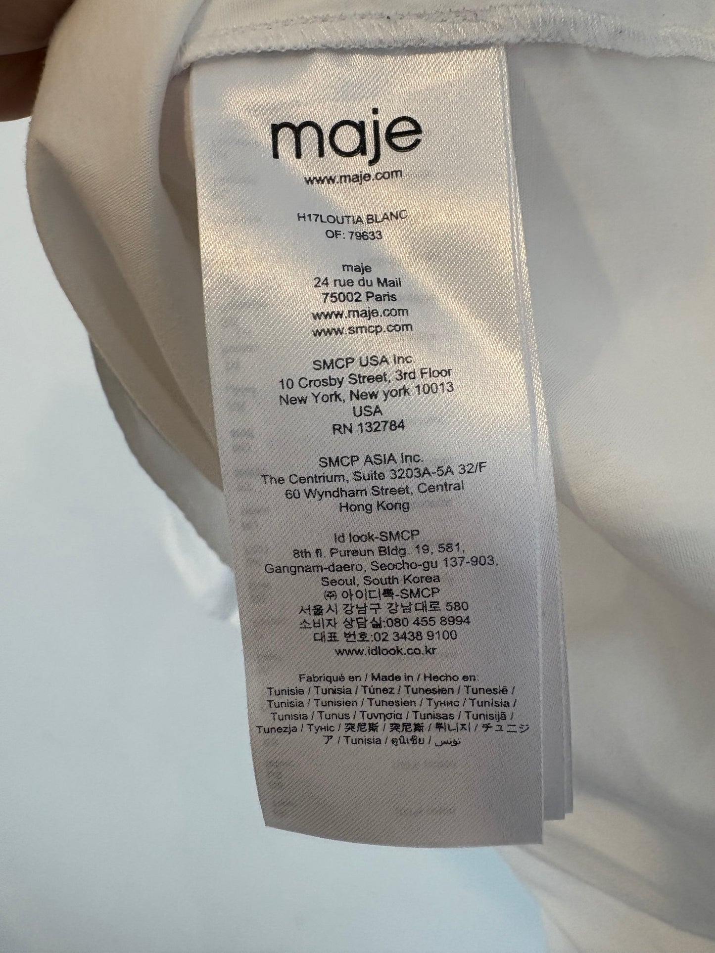 MAJE. Blusa blanca detalle cuello