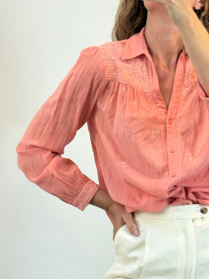 MAISON HOTEL. Blusa rosa bordados