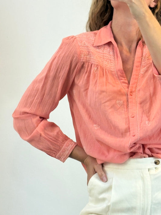 MAISON HOTEL. Blusa rosa bordados