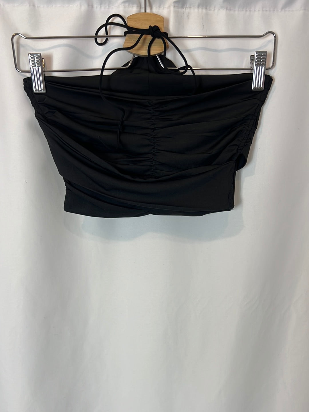 ZAFUL. Black crop top with openings. T.S.