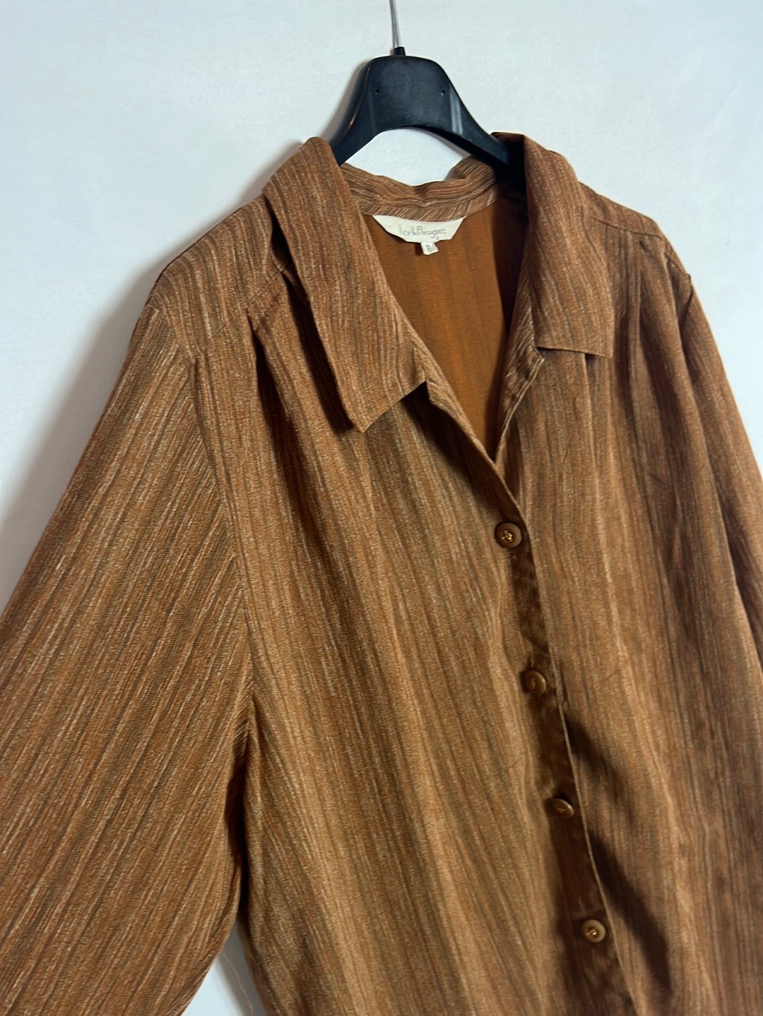 LOOK ELEGANCE. Sobre camisa estilo retro. T M/L