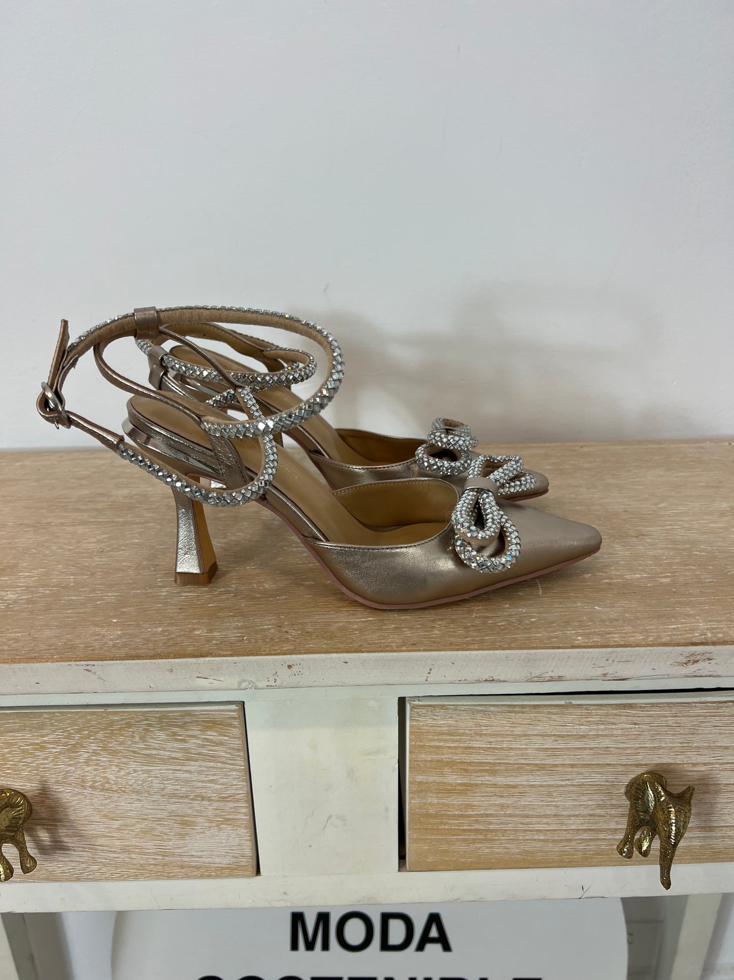 SOUL IN PAIN. Gold-tone lace-up stilettos, size 38