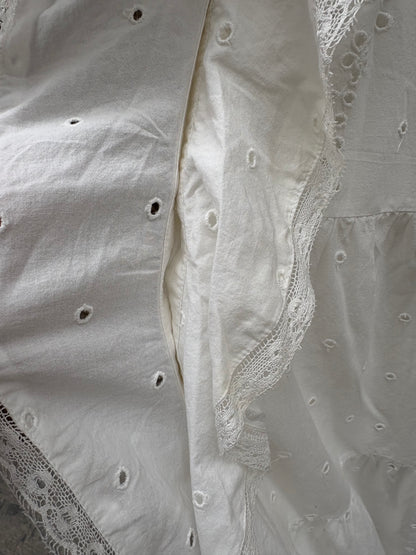 GERARD DAREL STUDIO. Vestido largo blanco troquelado