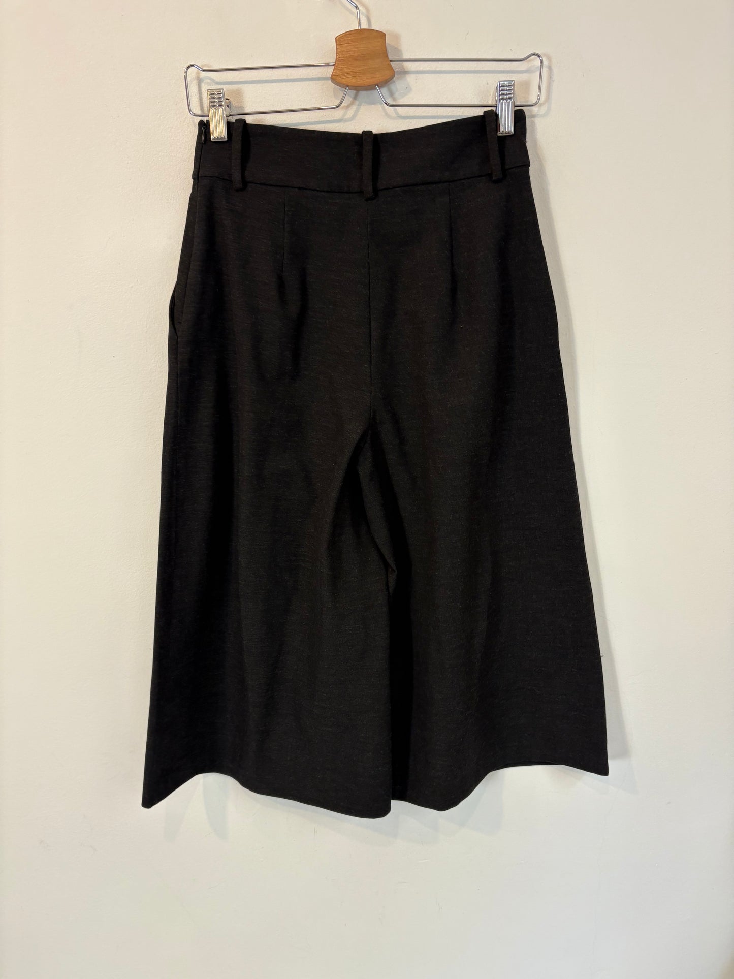 ZARA. Pantalón efecto falda marengo