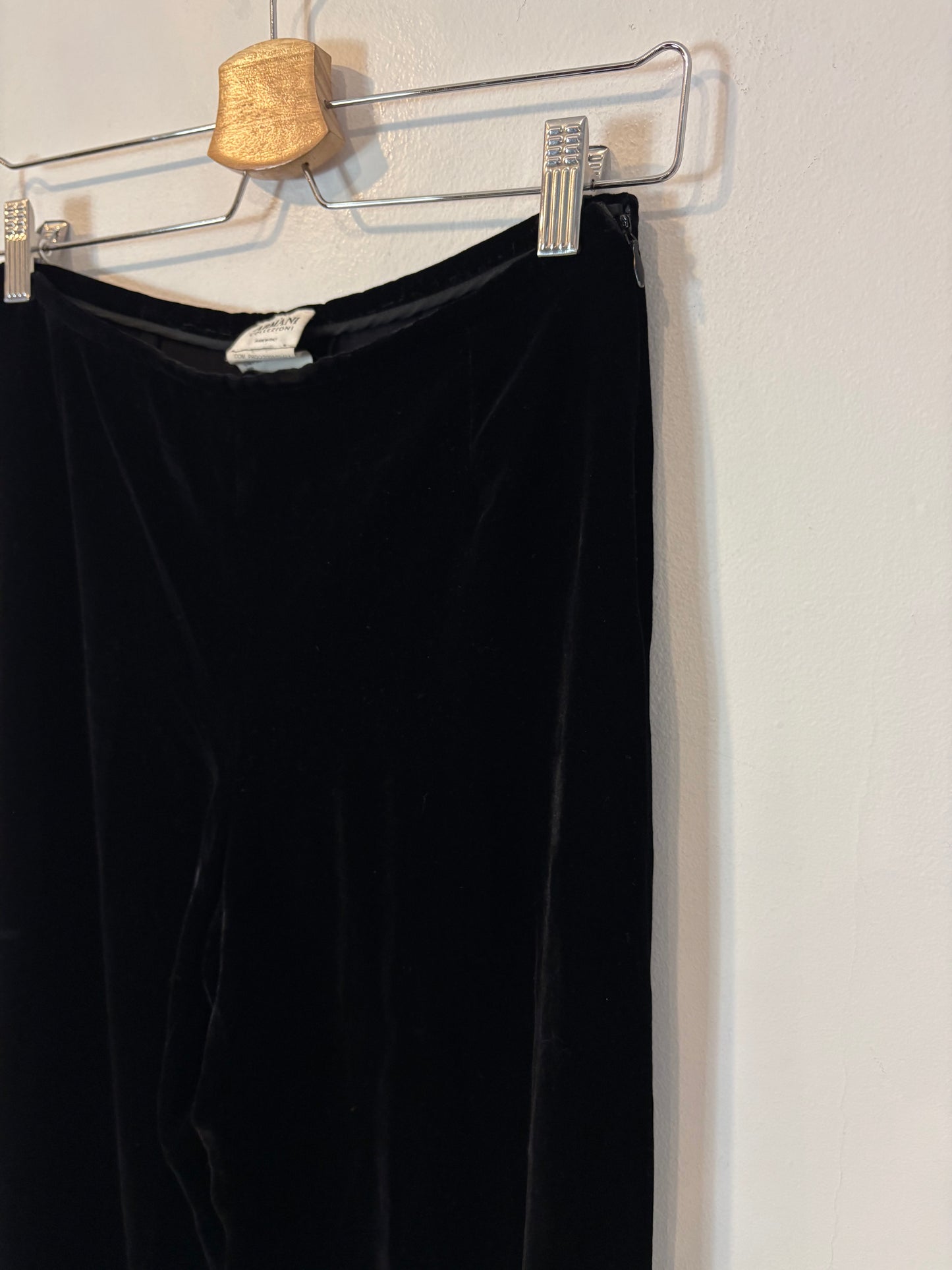 ARMANI COLLEZIONI. Pantalón negro terciopelo