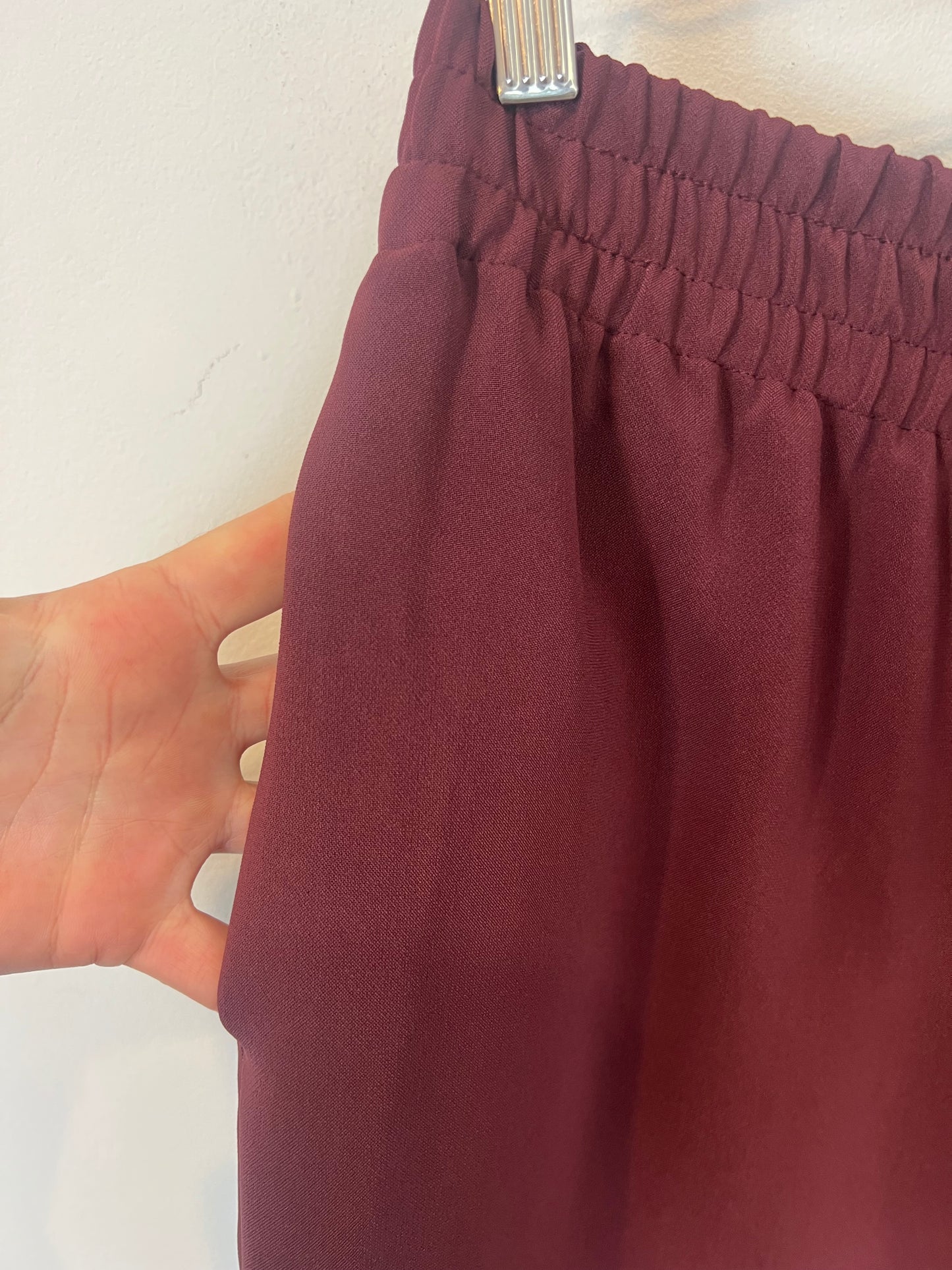 ZARA. Total look fluido burdeos. T M