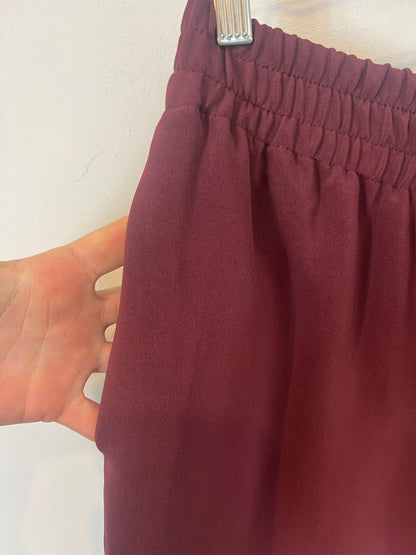 ZARA. Total look fluido burdeos. T M