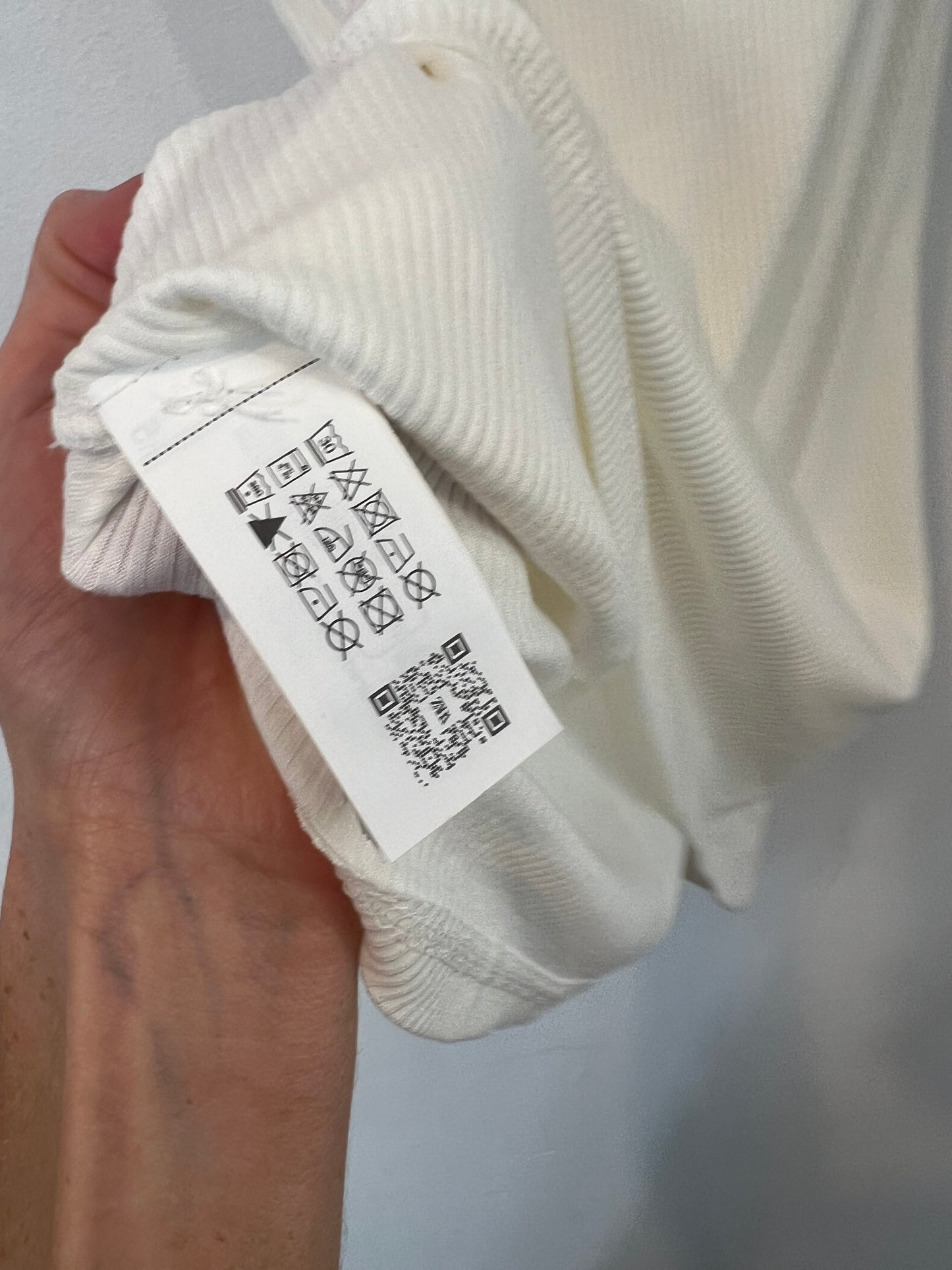 ZARA. Top blanco "pimiento"