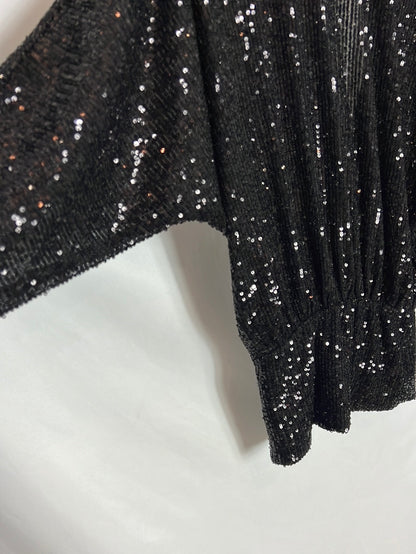 ZARA. Top negro lentejuelas  cruzado. T XS