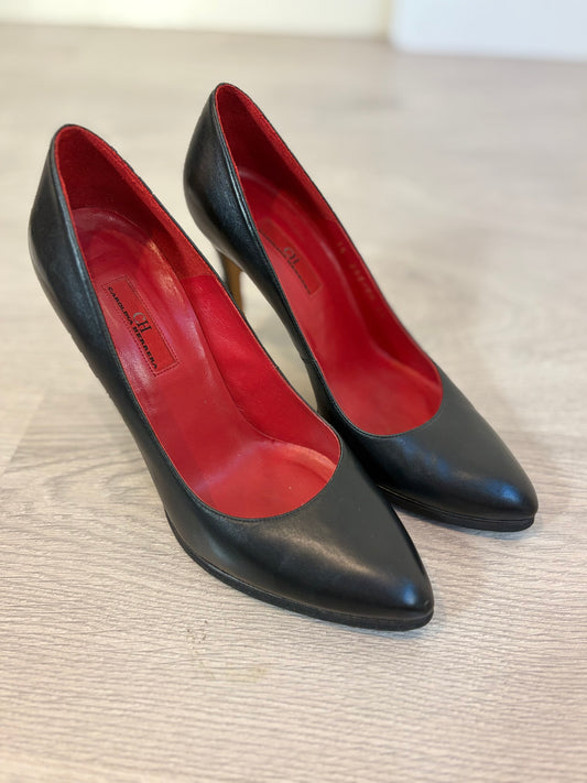 CAROLINA HERRERA. Tacones negros. T 39