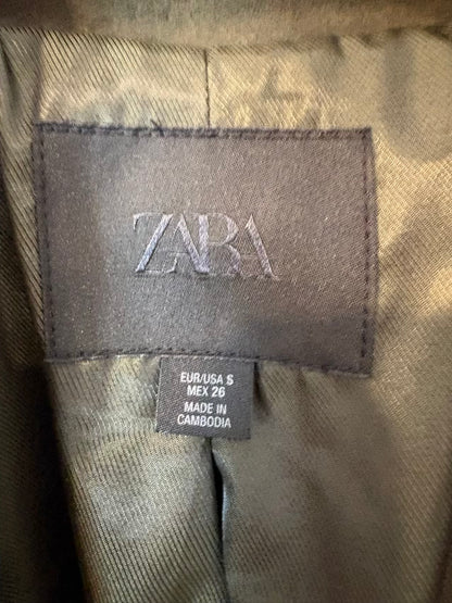 ZARA. Conjunto antelina verde