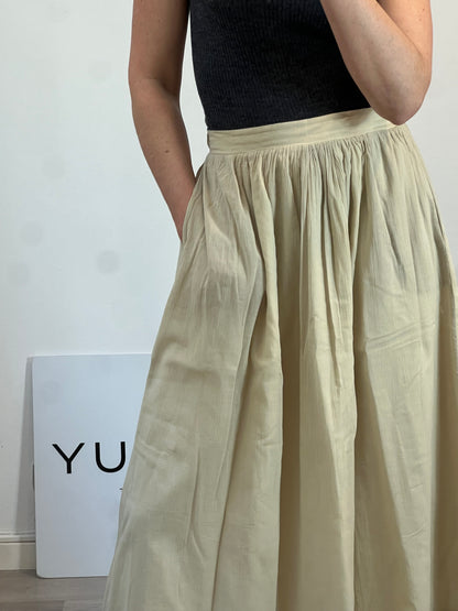 KOLONAKI. Falda midi beige bolsillos. T 36