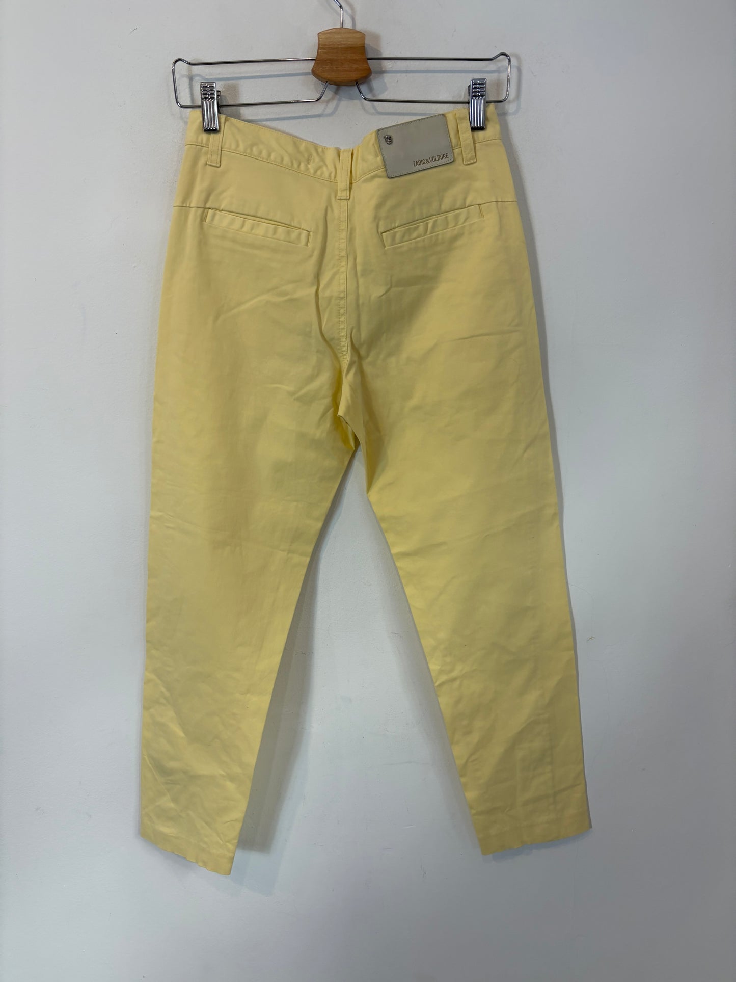 ZADIG & VOLTAIRE. Pantalón amarillo claro abotonado